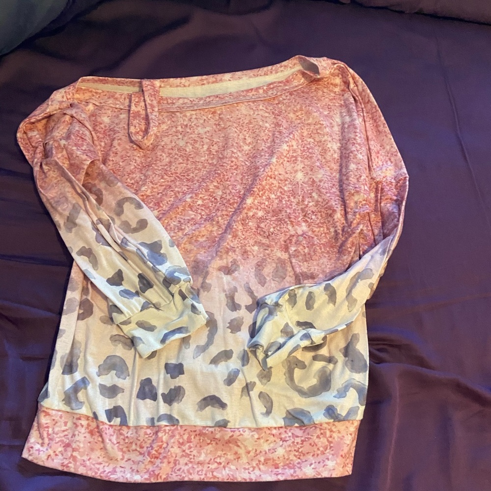 Chic Pink and Gray Leopard Print Top. No size tag but is a very generous Xlarge